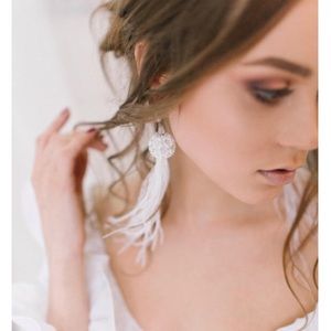 Ostrich feather white earrings